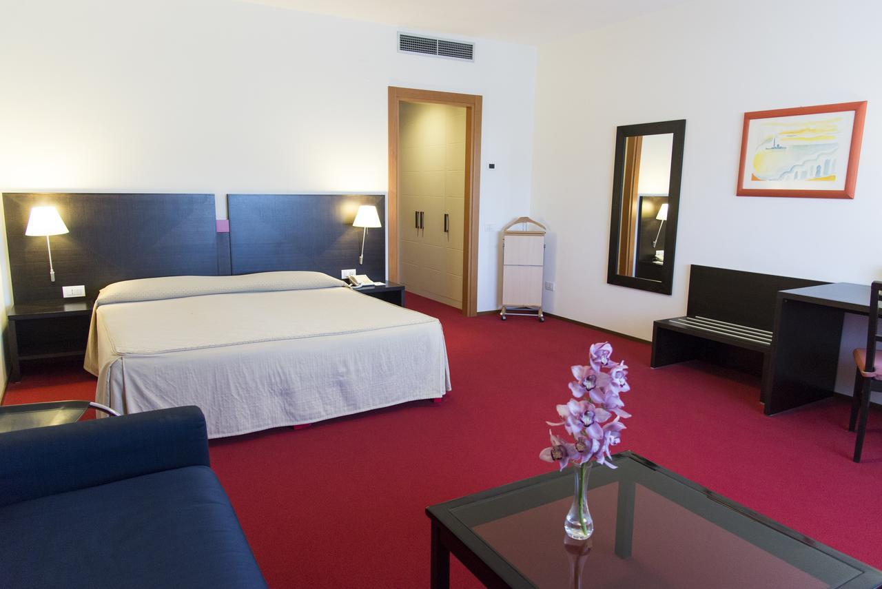 Park Hotel Centro Congressi Potenza Luaran gambar